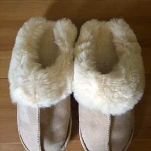 Cozy Cream Faux-Shearling Women's Slippers